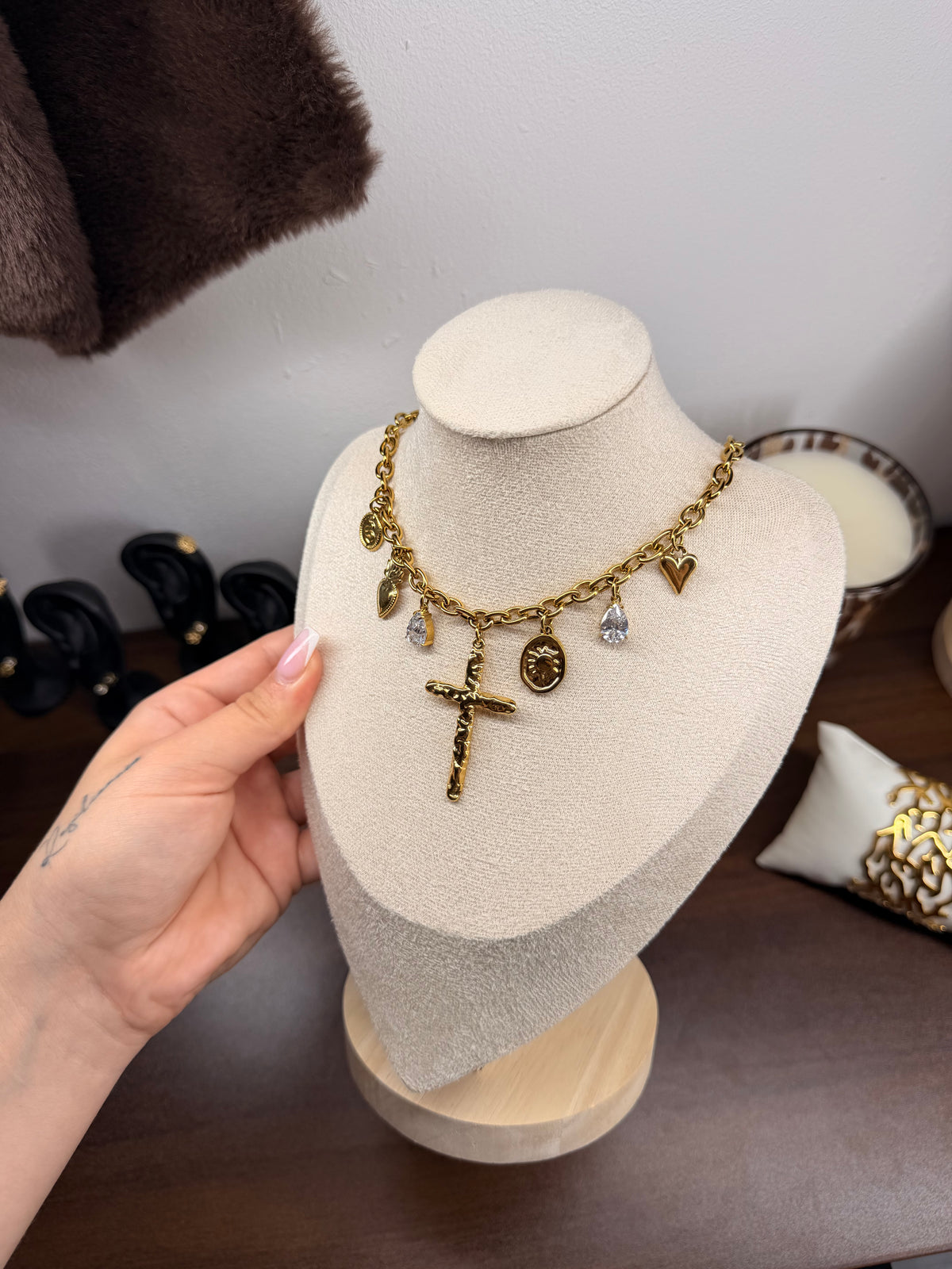 Collier Golden Sign